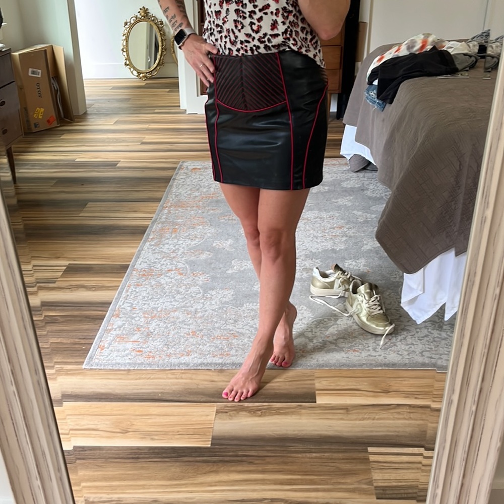 Zara‎ Vegan Leather Mini Skirt Black Red Piping Detail Size Small EUC